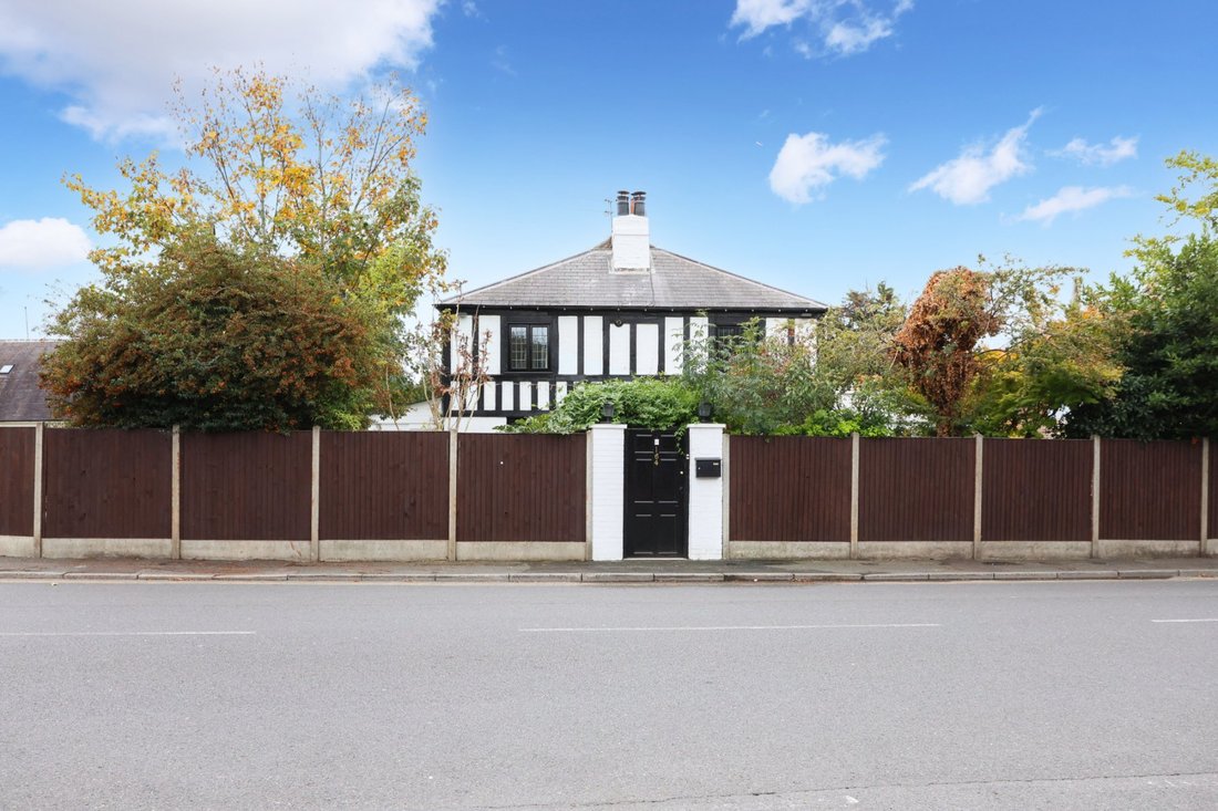 House in Byfleet, Woking, England 1 - 18056901