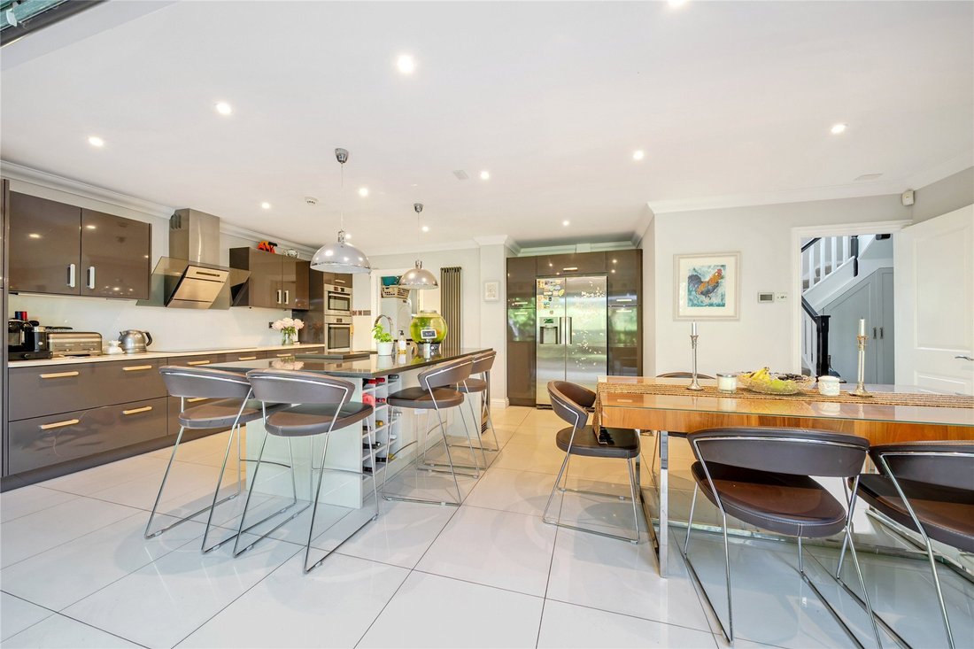 House in Crawley Hill, Surrey Heath, England 5 - 18056871