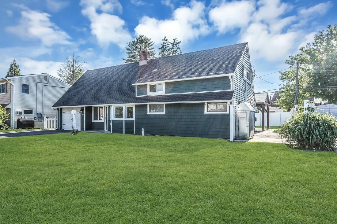 House in Hicksville, New York, United States 2 - 18055321