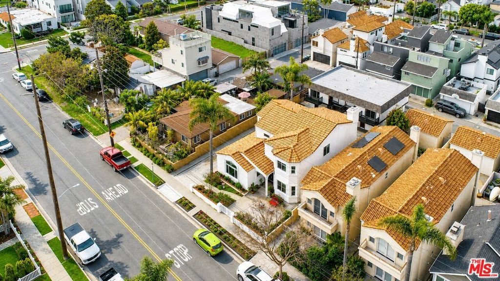 Huntington Beach, California, United States 5 - 18058472