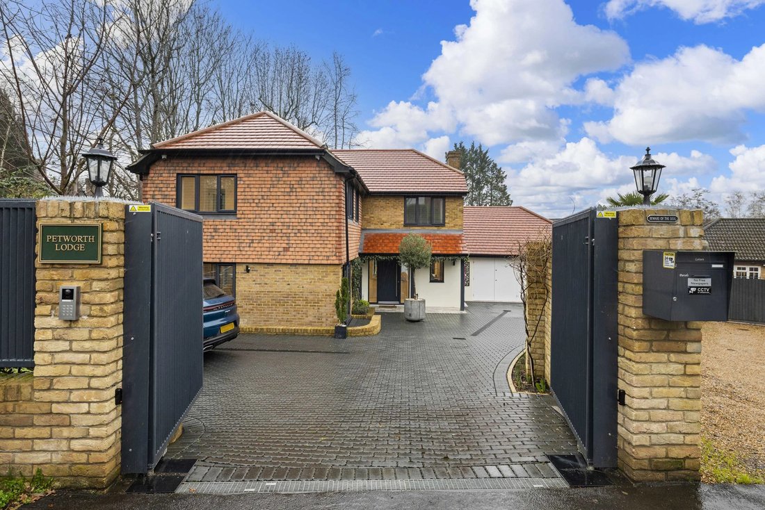 House in Coombe, Royal Borough of Kingston upon Thames, England 1 - 18056765
