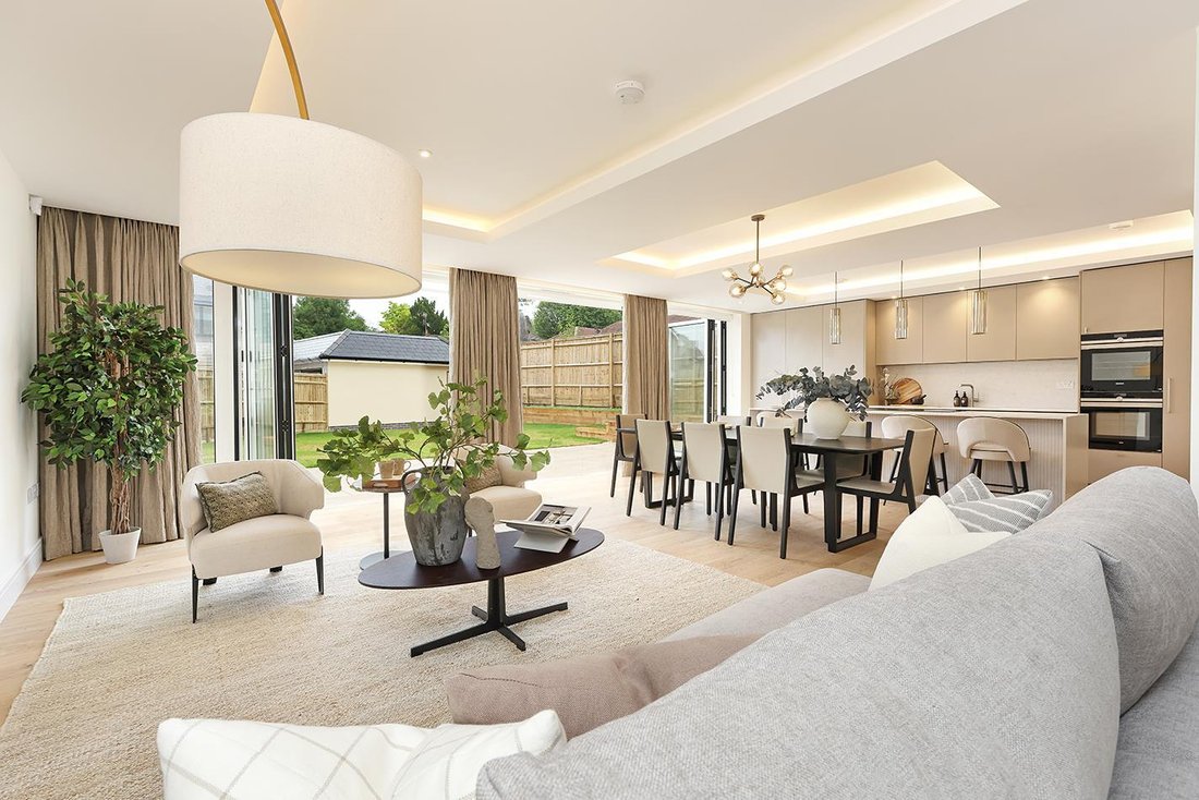 House in Hawks Hill, Fetcham, England 4 - 18054800