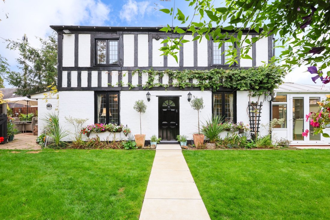 House in Byfleet, Woking, England 5 - 18056901