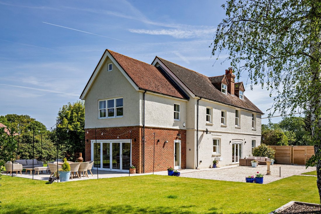 House in Northchapel, England 1 - 17061965
