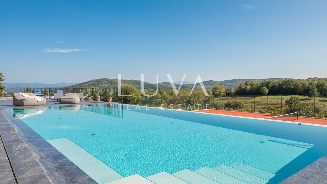 Villa in Karojba, Istria County, Croatia 2 - 17279502
