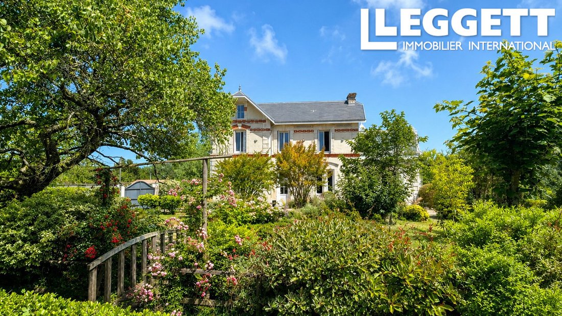 Villa in Saint-Christoly-de-Blaye, Nouvelle-Aquitaine, France 1 - 14330870