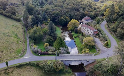 Villa à Rochechouart, Nouvelle-Aquitaine, France 1