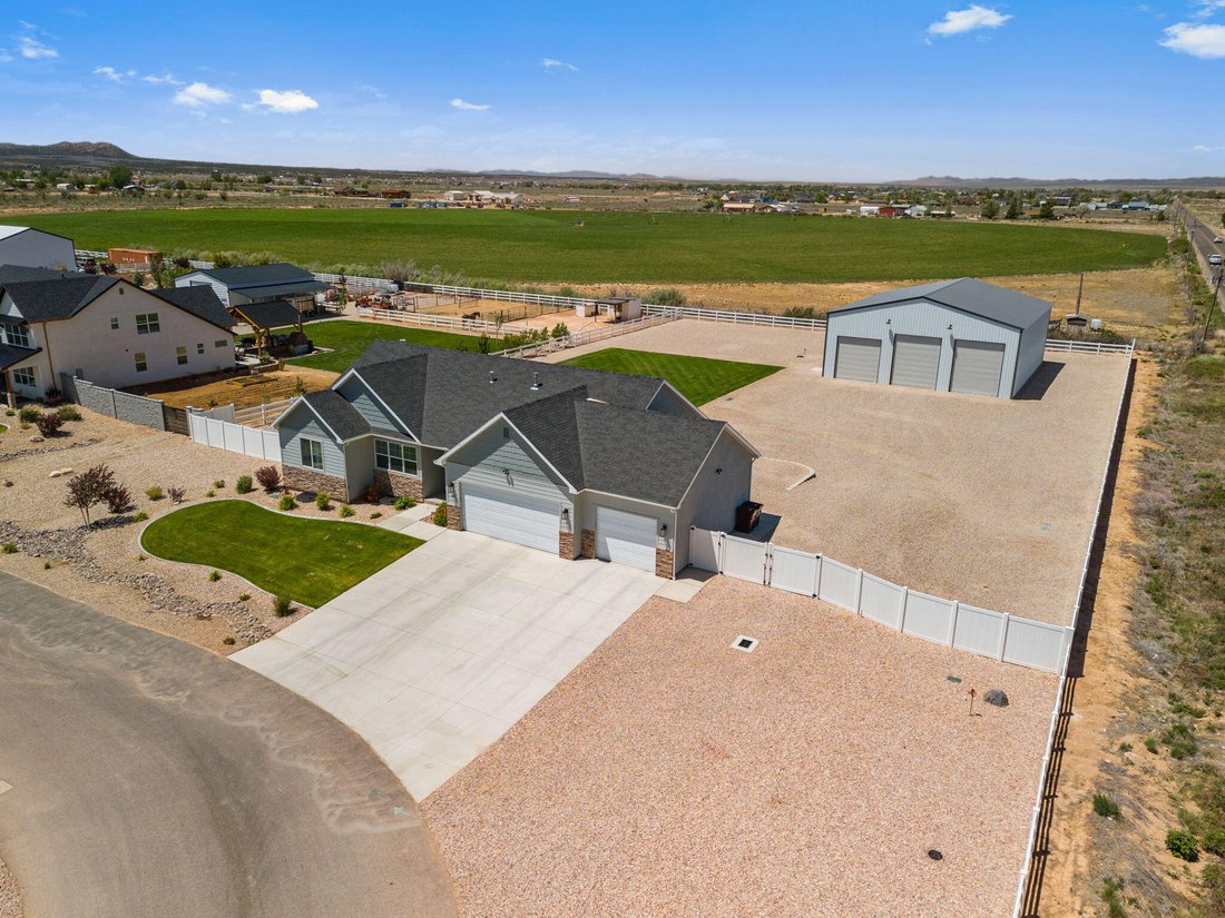 House in Cedar City, Utah, United States 2 - 18056989
