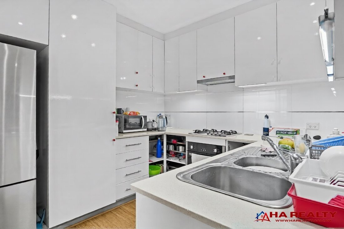 Villa in Westminster, Western Australia, Australia 4 - 18057745
