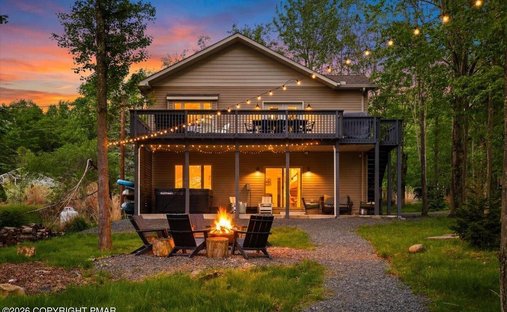House in Arrowhead Lake, Pennsylvania, United States 1