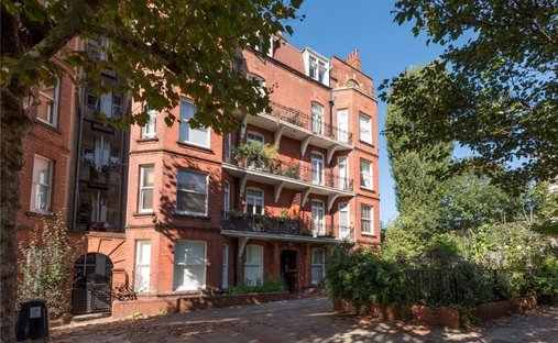 Townhouse in Becontree, England 1