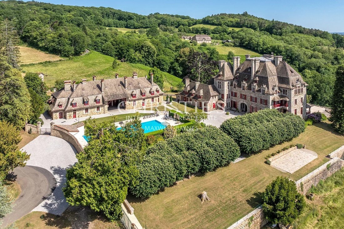 Castle in Beaulieu-sur-Dordogne, Nouvelle-Aquitaine, France 1 - 18055697