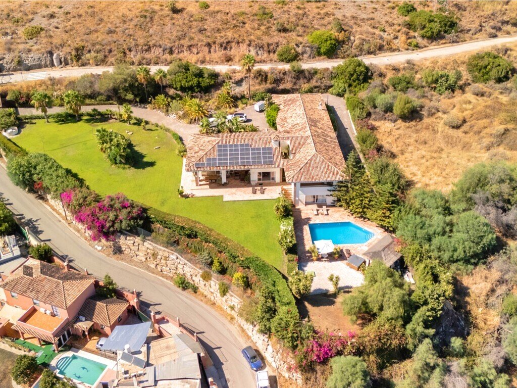 Villa in Benahavis, Andalusia, Spain 1 - 18048803