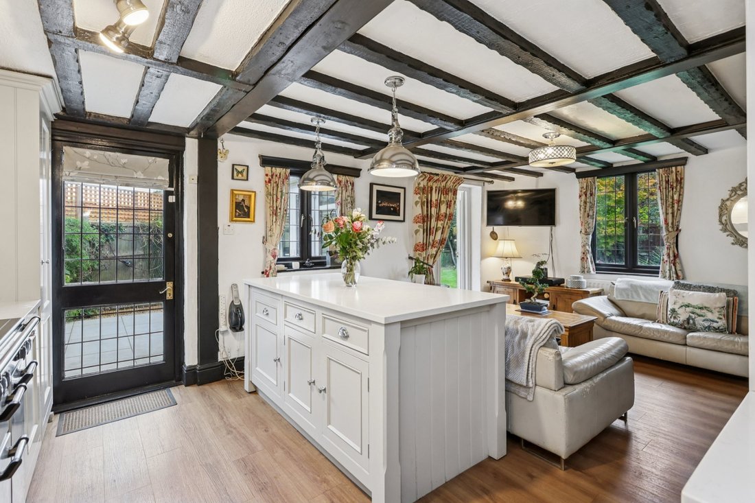 House in Byfleet, Woking, England 2 - 18056901