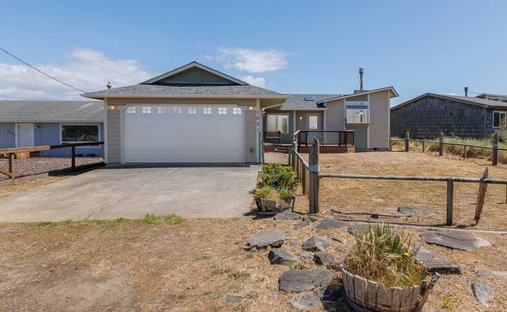 House in Waldport, Oregon, United States 1