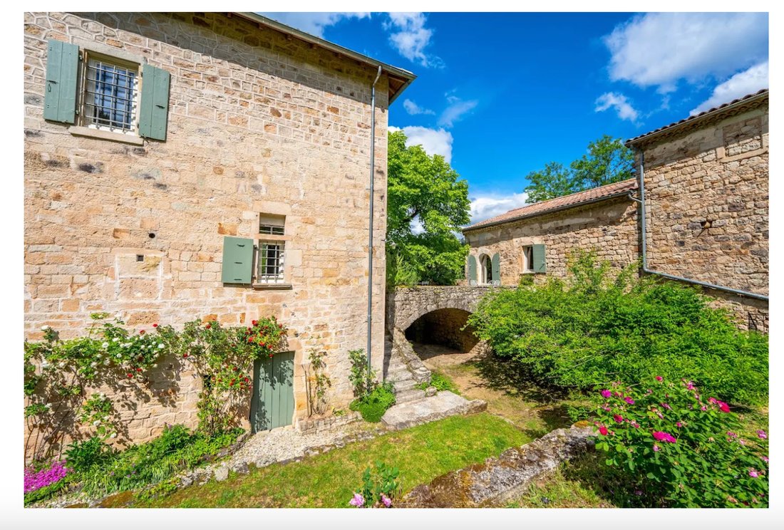 Villa in Chassiers, Auvergne-Rhône-Alpes, France 1 - 18055859