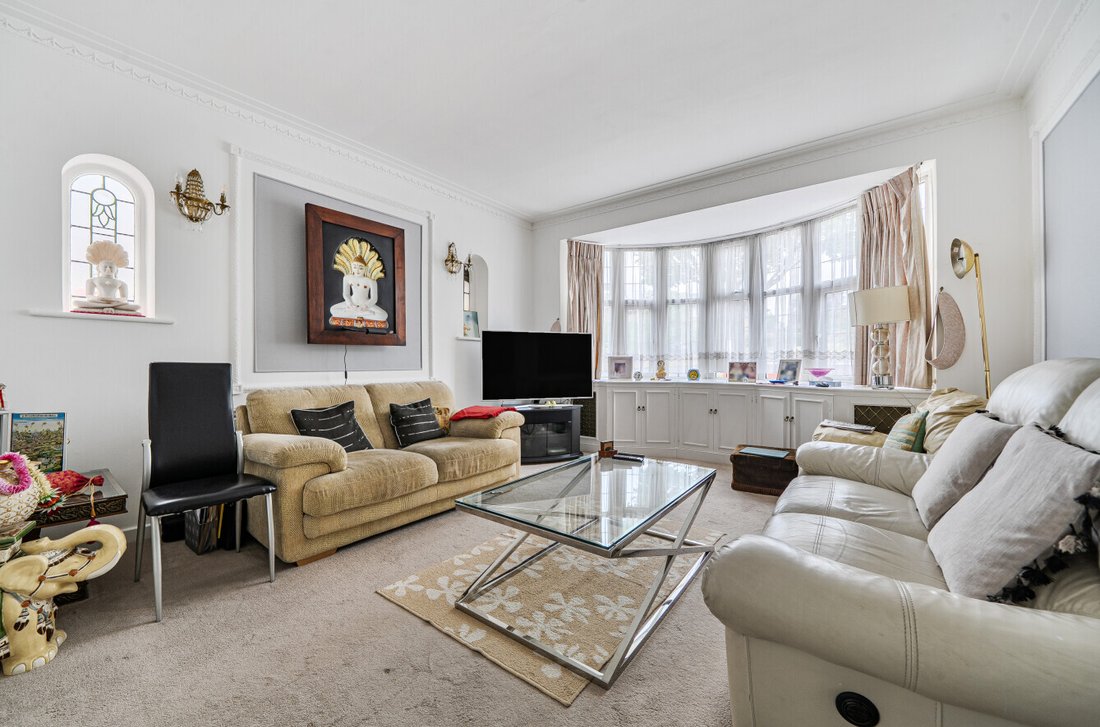 House in Barnet, England 3 - 18056726