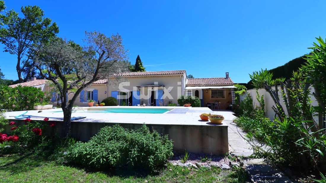 Villa in Saint-Rémy-de-Provence, Provence-Alpes-Côte d'Azur, France 1 - 18055518