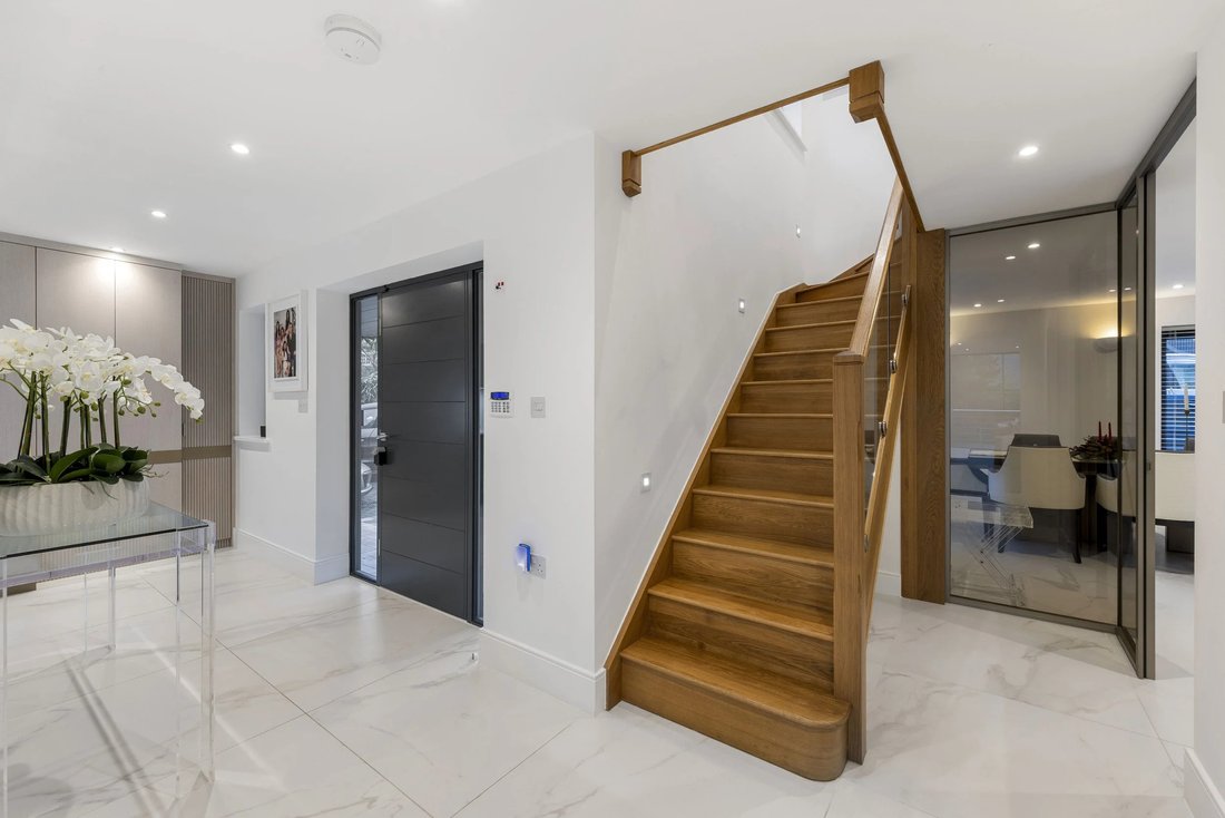 House in Coombe, Royal Borough of Kingston upon Thames, England 2 - 18056765