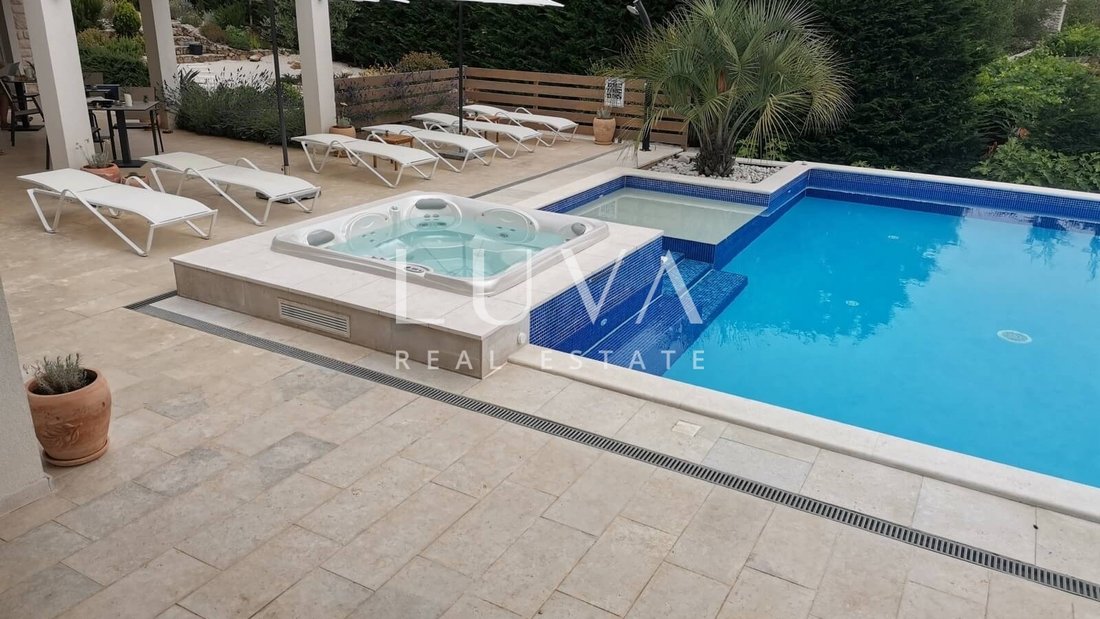 Villa in Opcina Rasa, Istria County, Croatia 3 - 17438713