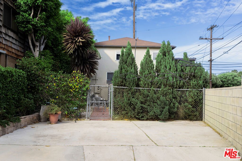 Los Angeles, California, United States 5 - 18058424