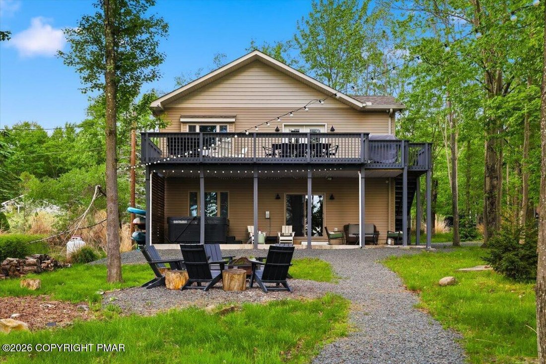 House in Arrowhead Lake, Pennsylvania, United States 2 - 18021406