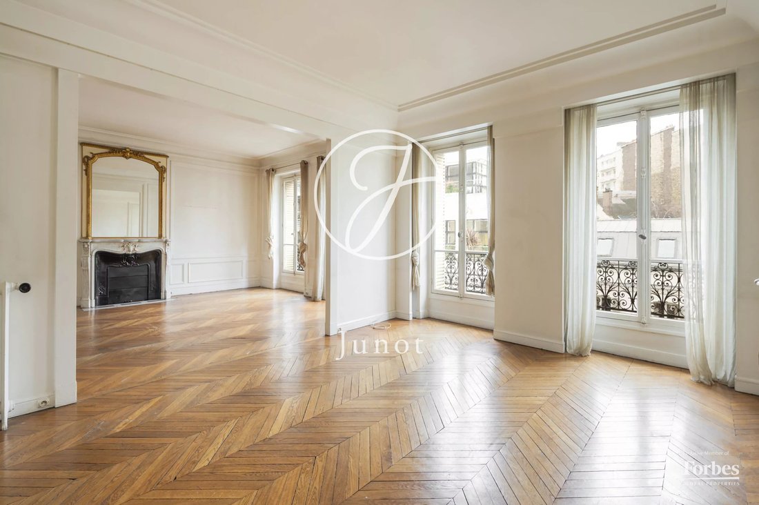 Apartment in Porte Dauphine, Paris 16e Arrondissement, Paris 2 - 18055202