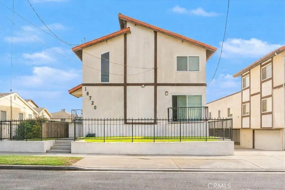 Gardena, California, United States 2 - 17606811