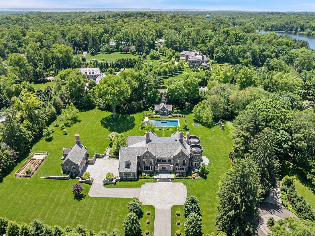 House in Greenwich, Connecticut, United States 2 - 18055633