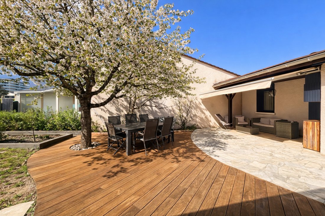 Villa in Est, Saint-Genis-Pouilly, France 3 - 18055863