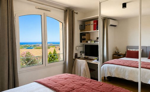 Apartment in Nord Est, Bormes-les-Mimosas, France 1