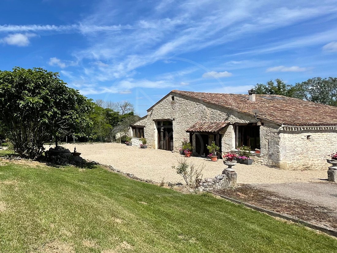 Villa in Duras, Nouvelle-Aquitaine, France 1 - 18055093