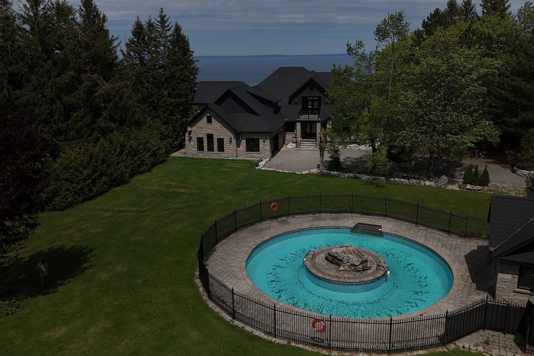 House in Ravenna, Ontario, Canada 2 - 16843085