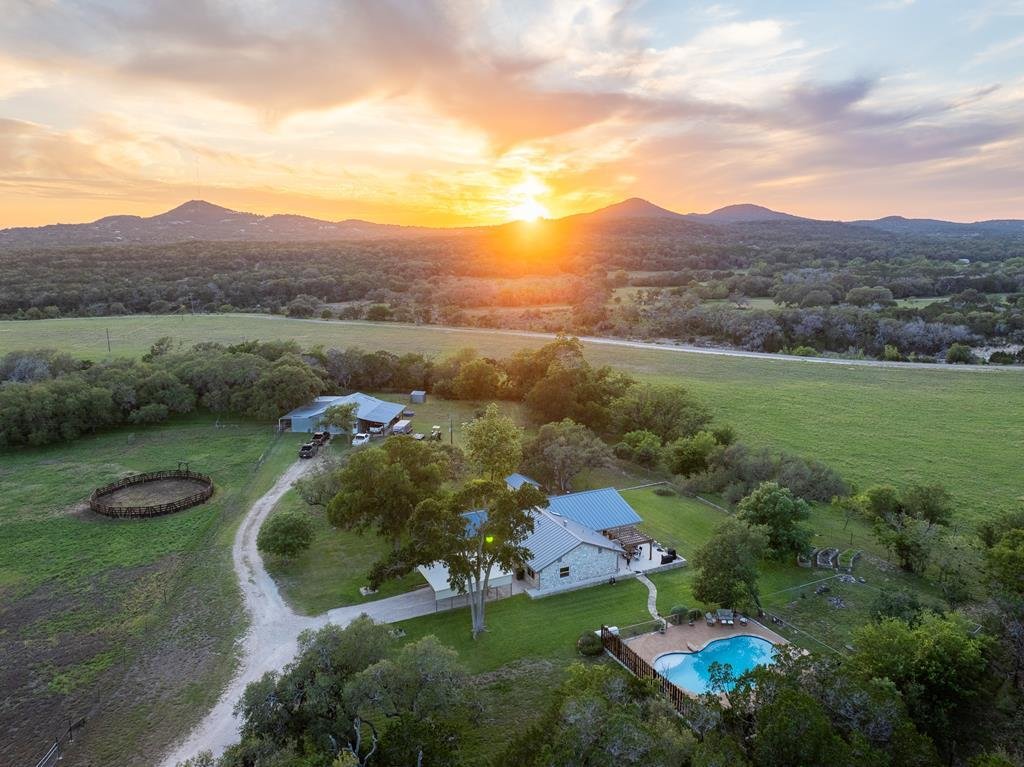 House in Pipe Creek, Texas, United States 1 - 18057448