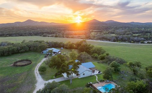 House in Pipe Creek, Texas, United States 1