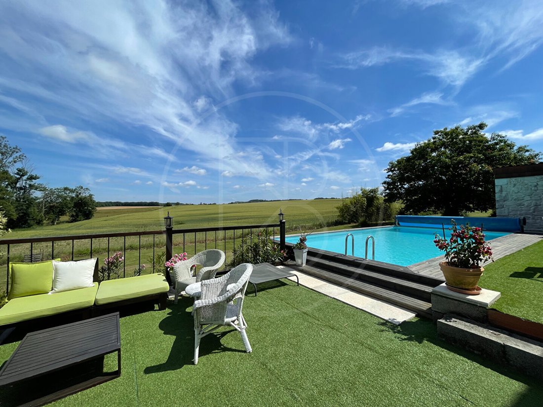 Villa in Duras, Nouvelle-Aquitaine, France 2 - 18055093