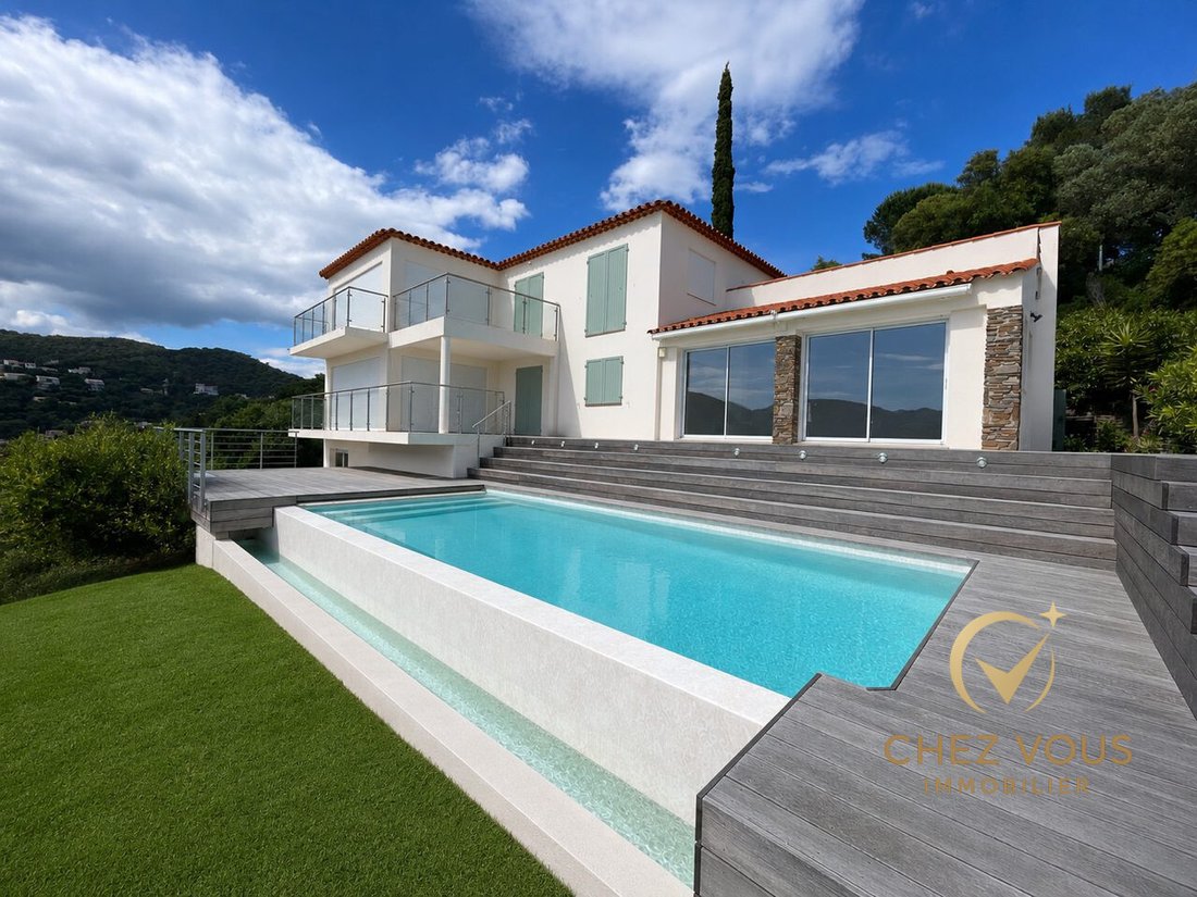 Villa in La Croix-Valmer, Provence-Alpes-Côte d'Azur, France 1 - 16318527