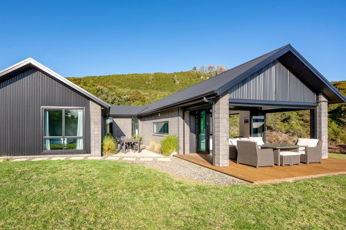Kinloch, Waikato, New Zealand 1 - 18060068