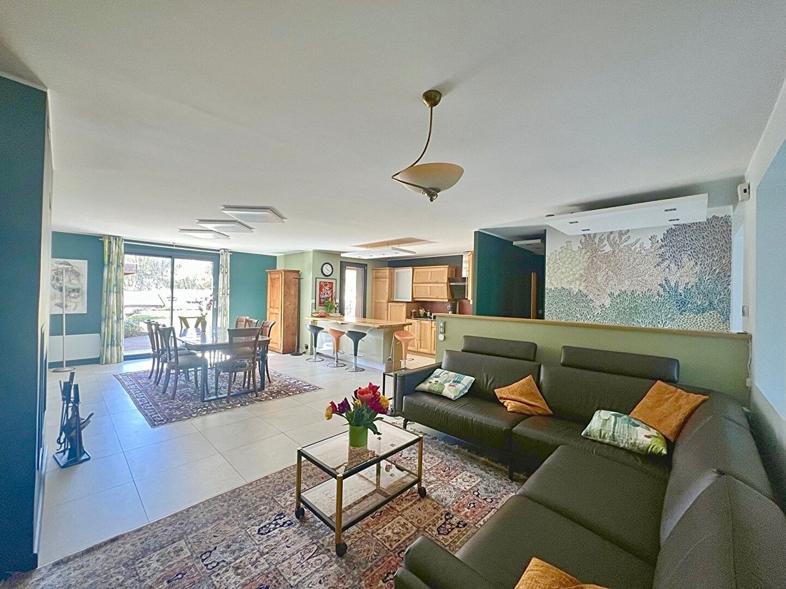Villa in Est, Saint-Genis-Pouilly, France 5 - 18055863