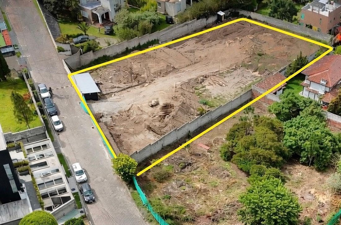 Land in Quito, Pichincha, Ecuador 1 - 18056316