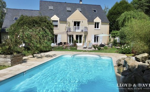 House in Pierrefonds, Hauts-de-France, France 1
