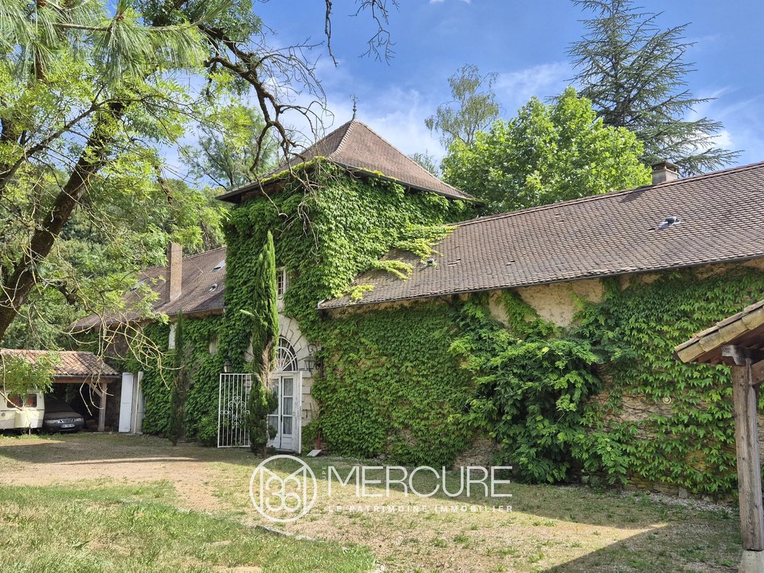 Estate in Cremieu, Auvergne-Rhône-Alpes, France 1 - 16413408
