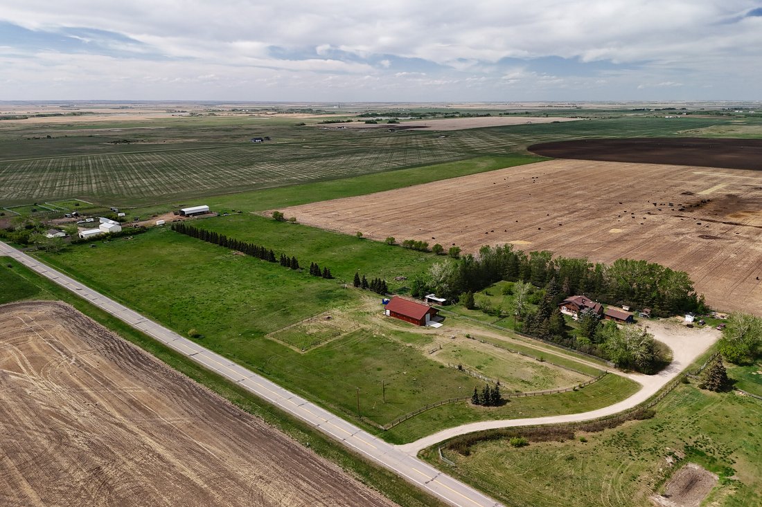 House in Keoma, Alberta, Canada 4 - 18055648