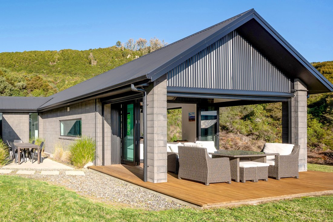 Kinloch, Waikato, New Zealand 5 - 18060068