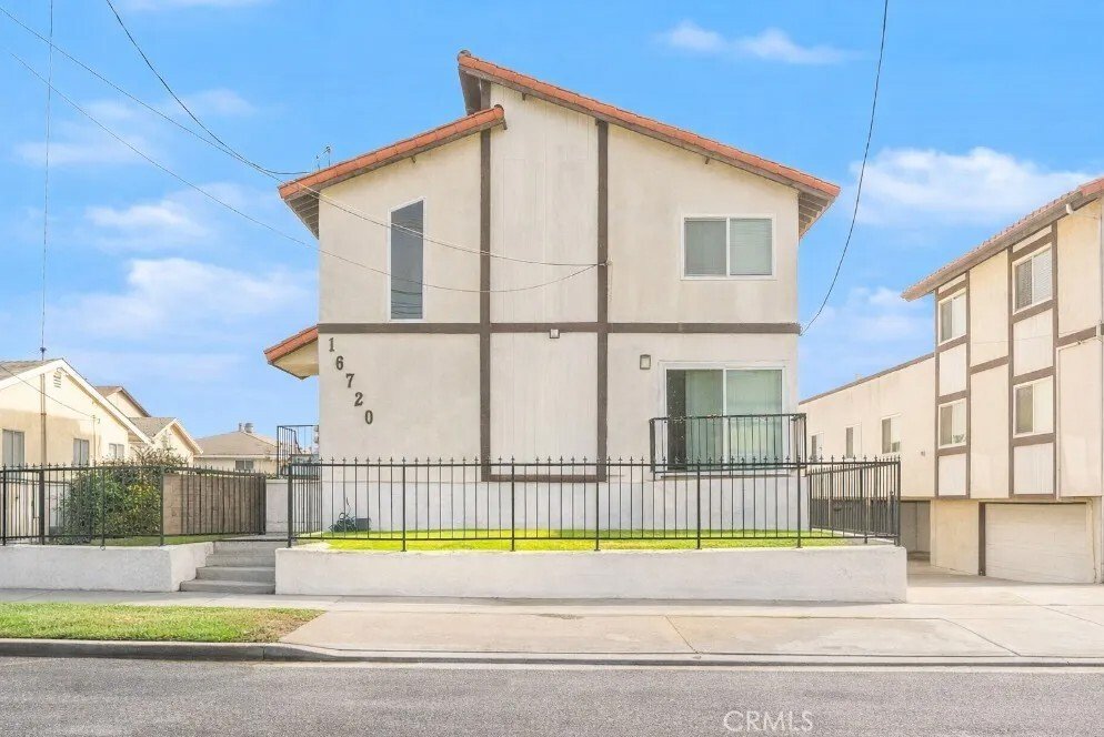 Gardena, California, United States 5 - 17606811