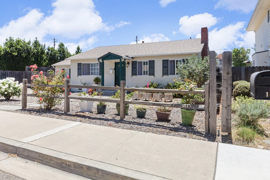 Solvang, California, United States 5 - 18057019