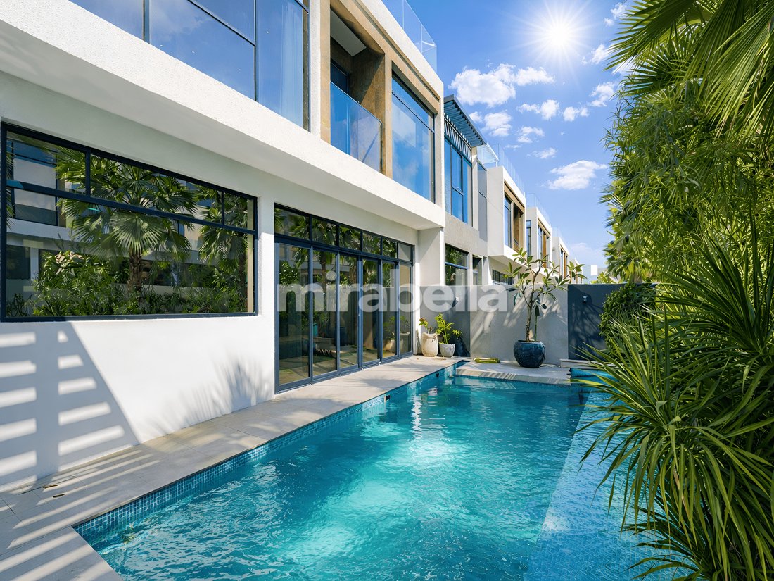 Townhouse in Jumeirah, Dubai, United Arab Emirates 1 - 18055259