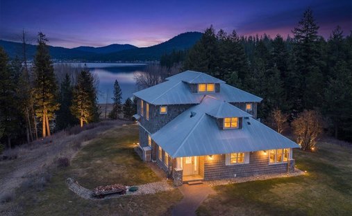 House in Loon Lake, Washington, United States 1