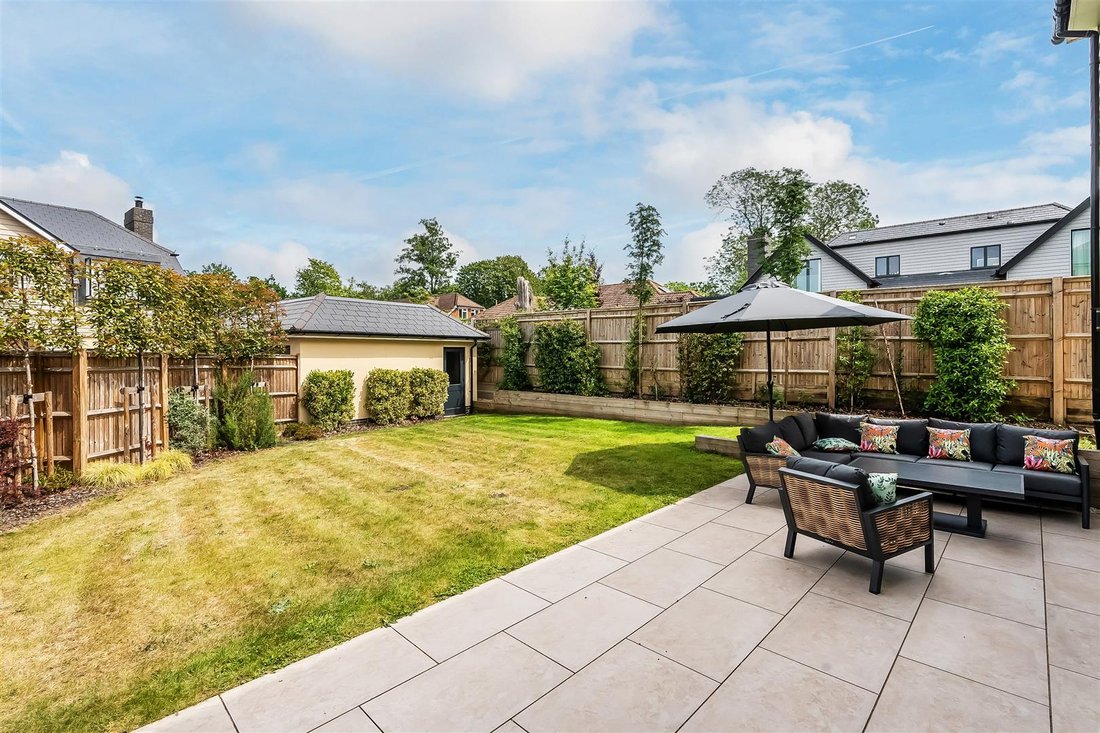House in Hawks Hill, Fetcham, England 5 - 18054800