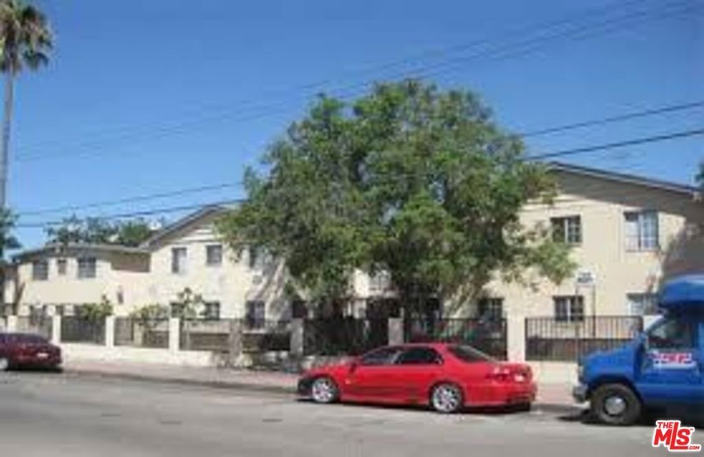 Los Angeles, California, United States 2 - 18058439